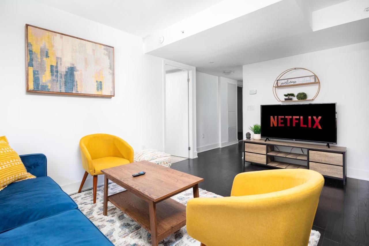 Upscale & Modern 2Bd + Den 2Ba Heart Of Downtown! Leilighet Toronto Eksteriør bilde